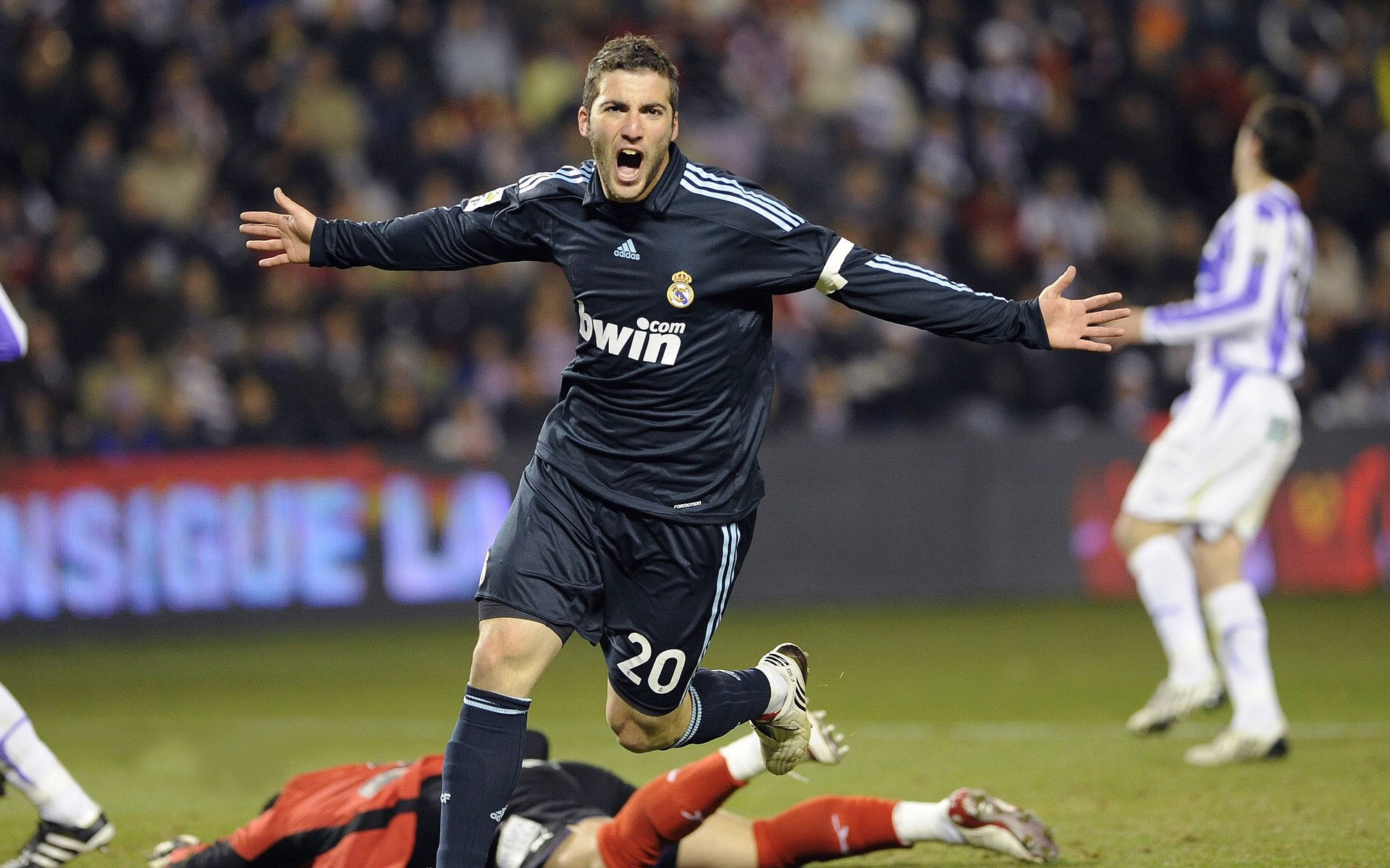 荷兰队在欧洲预赛中表现出色,晋级在望